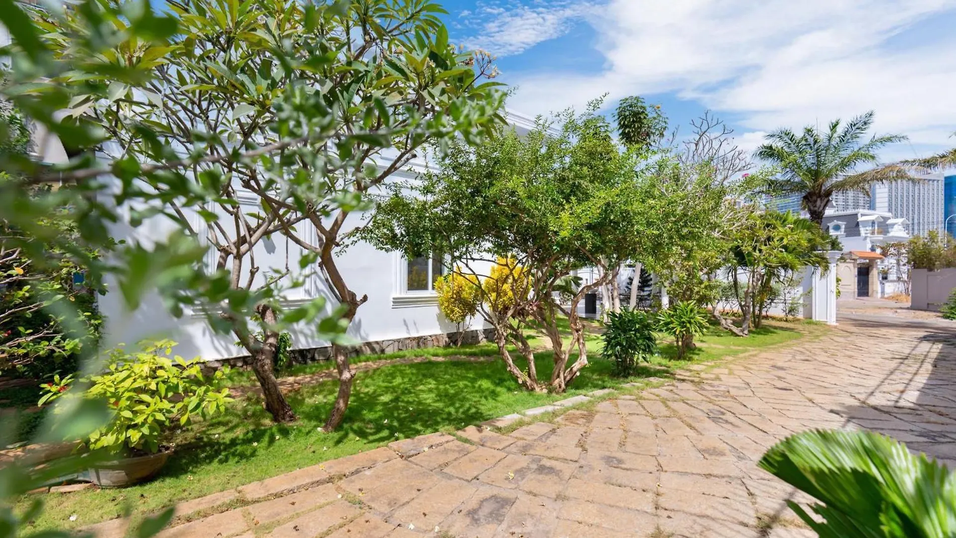Palm Villa 20 - Style Tropical 7Bedrooms, Bida, Karaoke Vung Tau Apartment